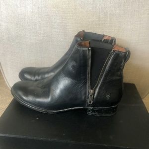 FRYE Carly Zip Chelsea Black 9B